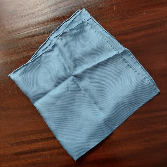 New Jos. A. Bank Light Blue Gentleman's Silk Pocket Square - Picture 3 of 7
